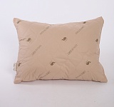 Подушка 50х70 Верблюд (внешний слой: синтетическое волокно с добавлением шерсти, наполнитель: искусственный лебяжий пух, чехол: тик смесовый)