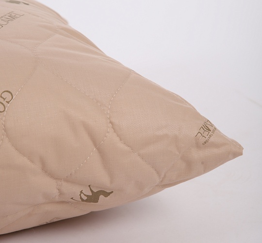 Подушка 50х70 Верблюд (внешний слой: синтетическое волокно с добавлением шерсти, наполнитель: искусственный лебяжий пух, чехол: тик смесовый)